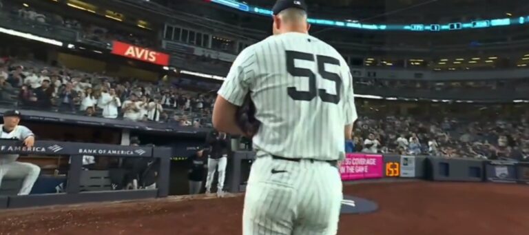 Carlos Rodon gets applause