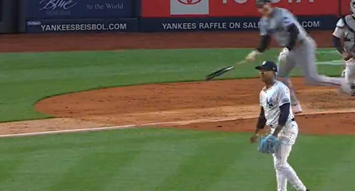 Stroman watching a home run