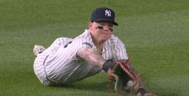 Verdugo makes a diving catch