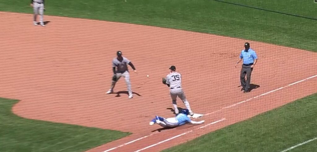 Anthony Rizzo makes a bad play