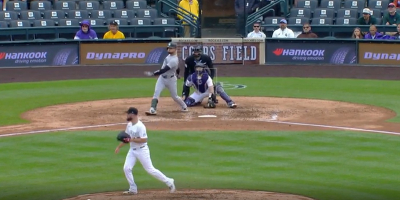 Escarra drives in a run