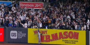 Juan Soto can't get to a home run ball
