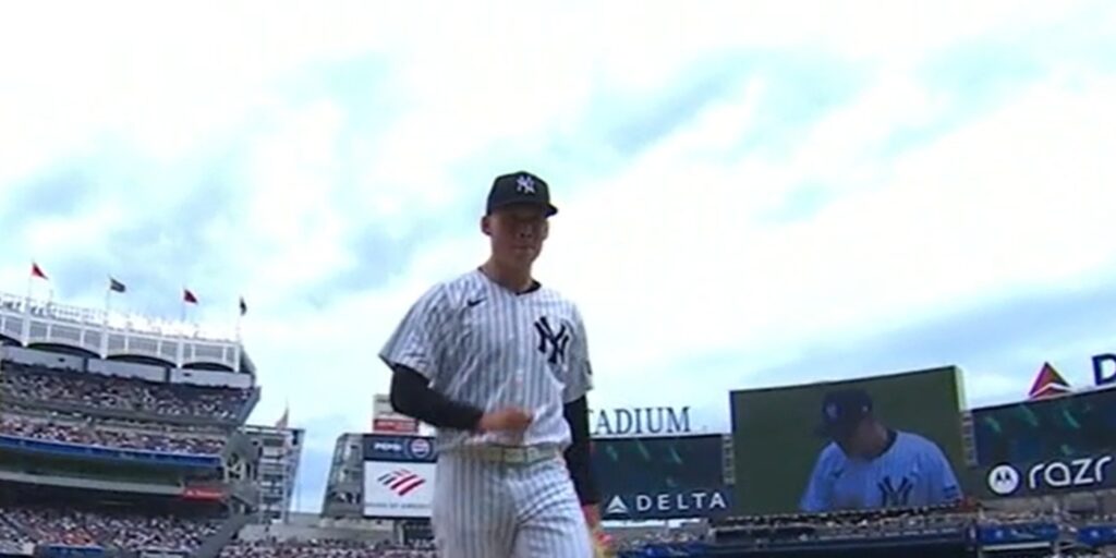 Weaver walks off to an ovation