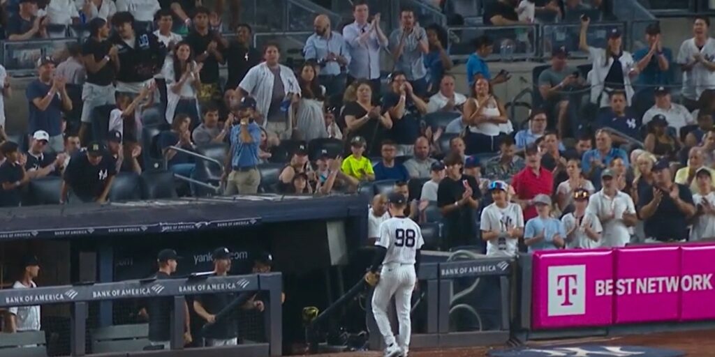 Will Warren gets a standing ovation