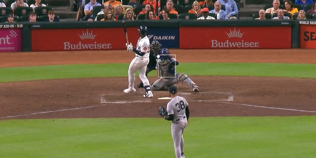 The umpire screws Williams on a pitch
