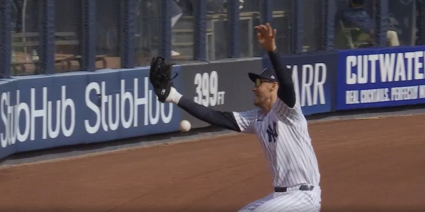 Bellinger makes an amazing catch