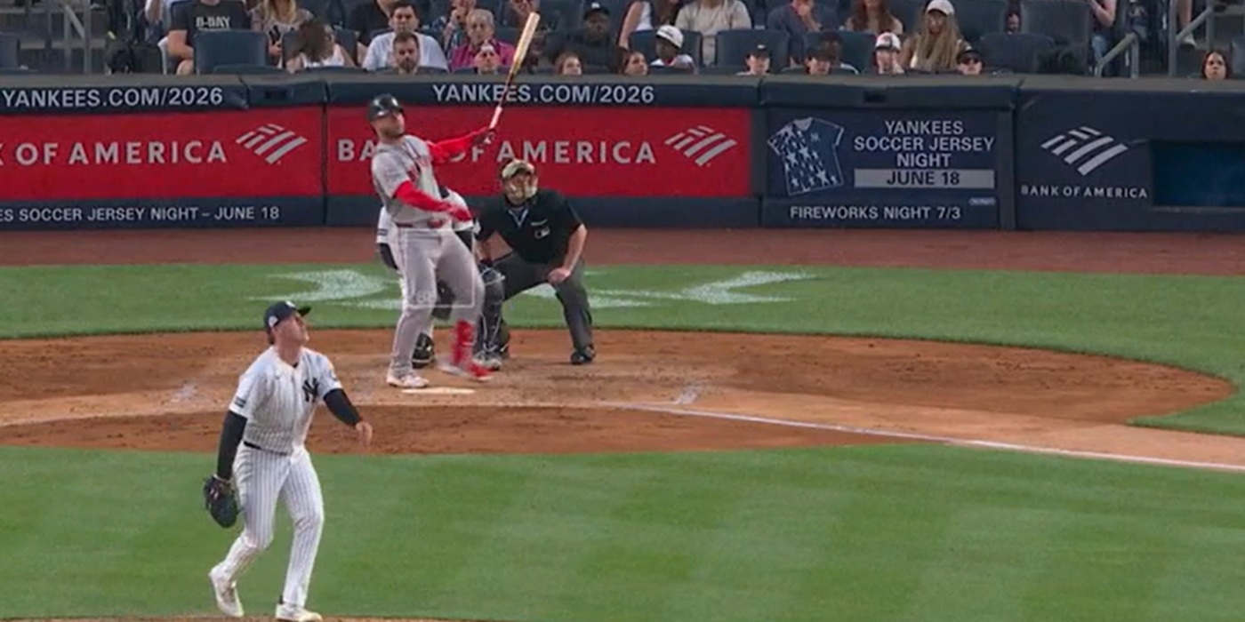 Contreras hits a home run off of Weathers